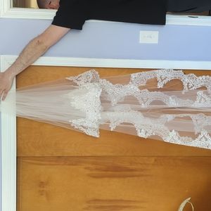 BRAND NEW NEVER USED cathedral veil